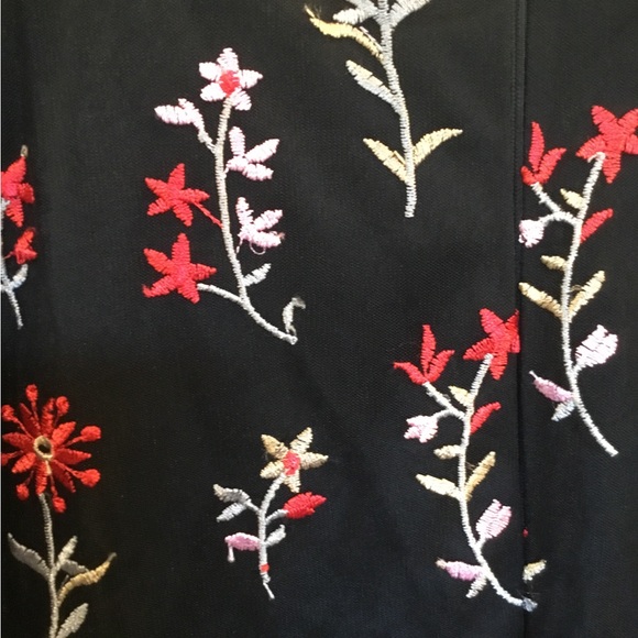 Ricki’s Black Dress with Red Flower Embroidery Size 14 - Picture 5 of 6